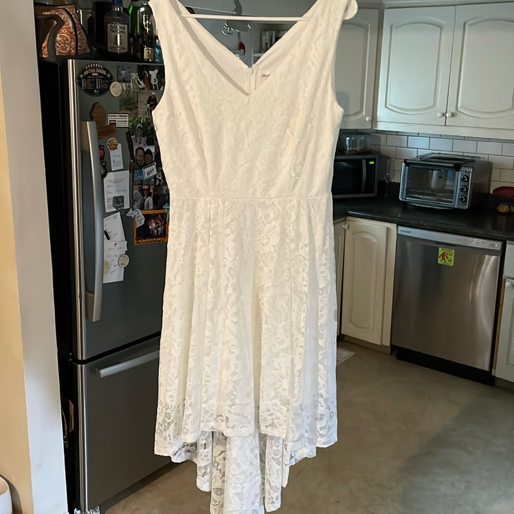White dress never worn got off Amazon.